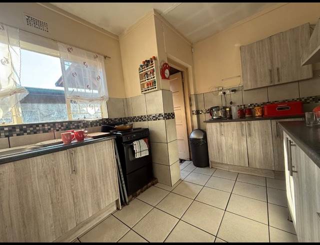 3 BEDROOM HOUSE FOR SALE IN VANDERBIJLPARK CE 2